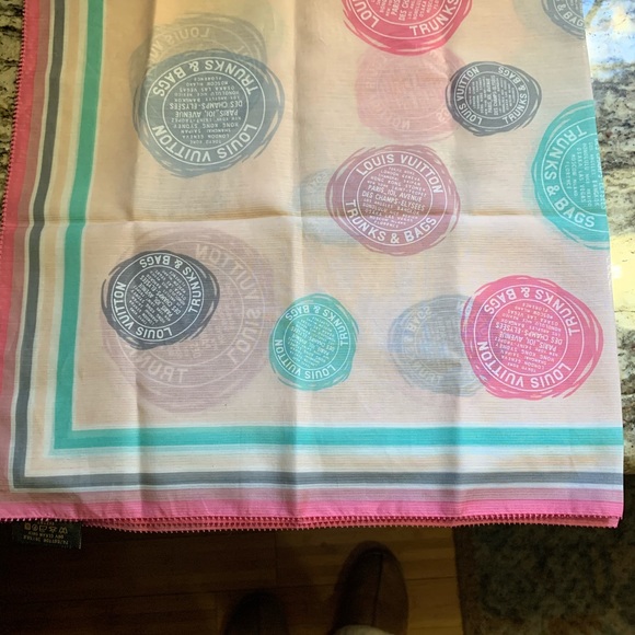 Louis Vuitton silk scarf - Picture 5 of 5